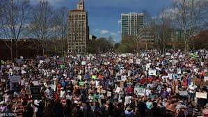 تظاهرات حاشدة في اوروبا وامريكا ضد سياسات ترمب وماسك 