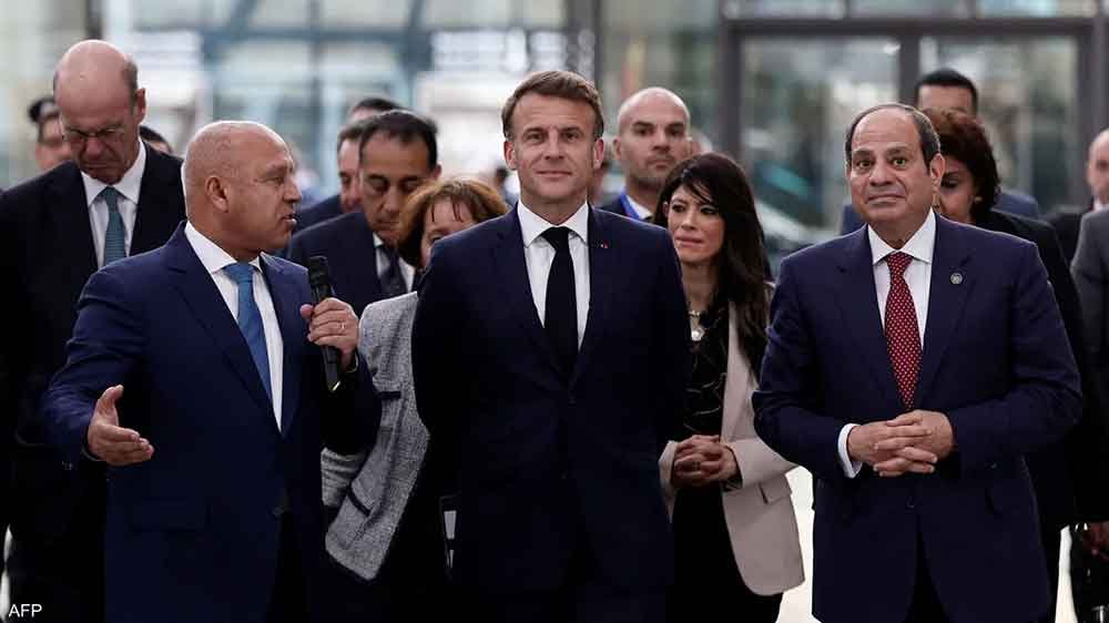 ماكرون يعود جرحى من القطاع في العريش ويرد على ترمب : غزة ليست مشروعا عقاريا