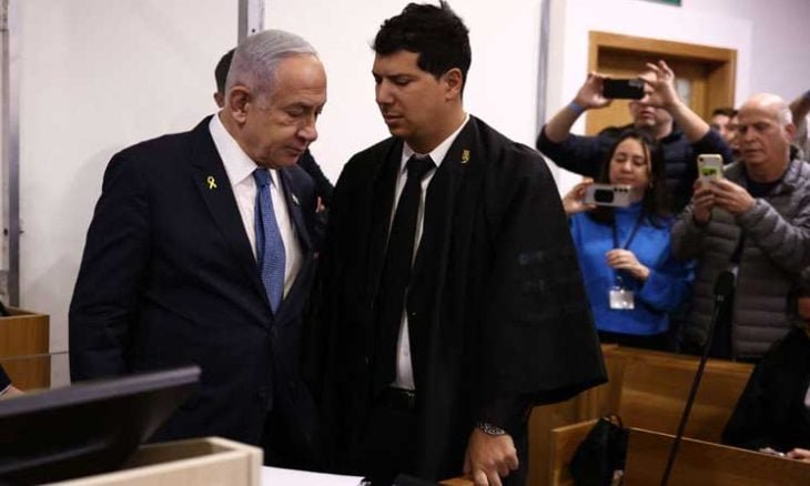 نتنياهو يدلي بشهادته امام المحكمة في ملفات الفساد المتهم بها 